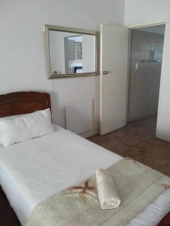 Boer En Brit Self Catering Accommodation Guesthouse Ladysmith Exterior foto