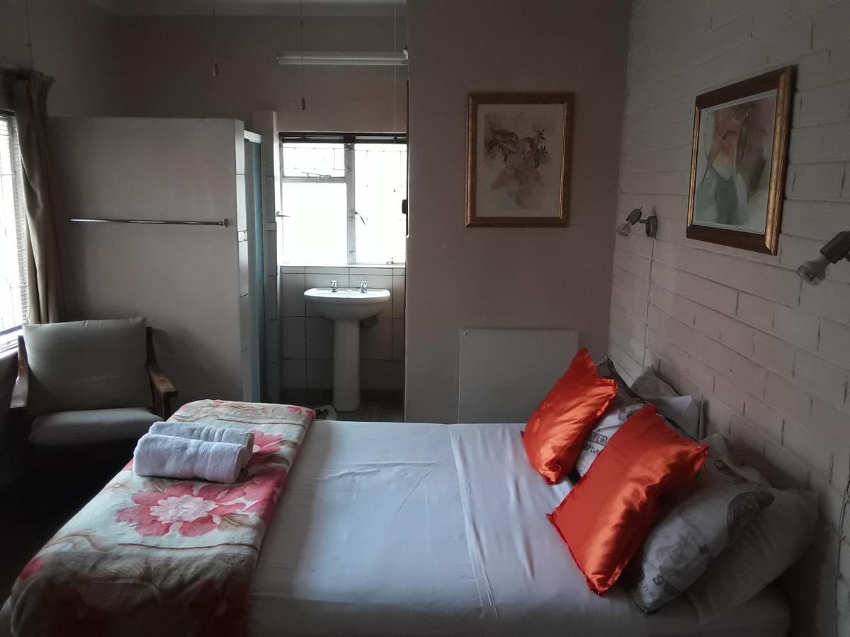 Boer En Brit Self Catering Accommodation Guesthouse Ladysmith Exterior foto